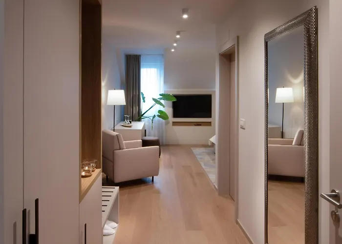 לינה וארוחת בוקר Hisa Putr 4*